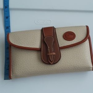 Dooney and Bourke VTG all weather leather walket